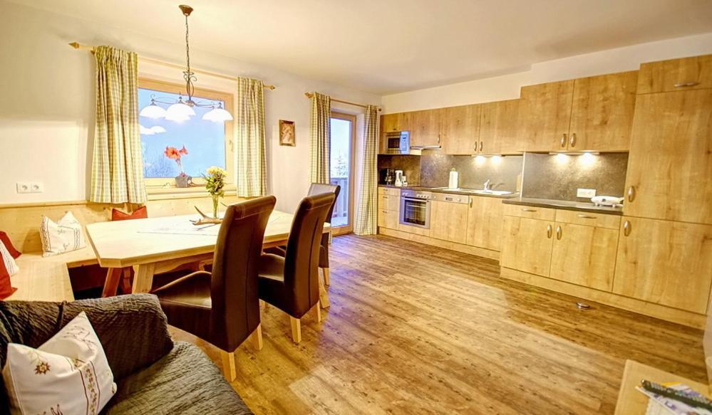 Landhaus Alpenjaeger Hainzenberg Szoba fotó